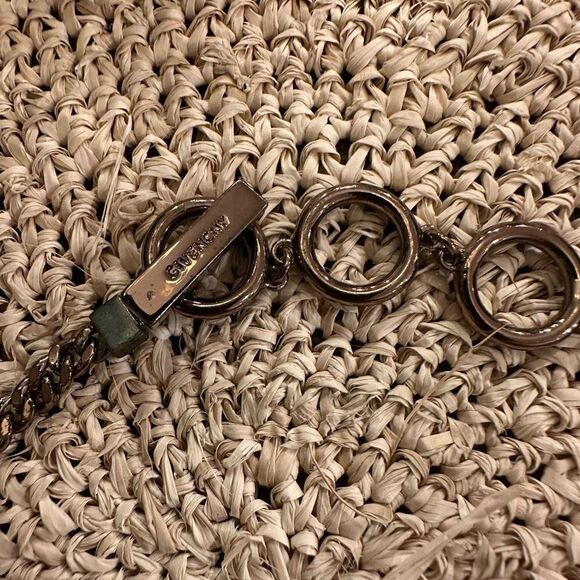 GIVENCHY Women’s 3-pc faux pearl necklace earrings and bracelet set rose beige - Picture 11 of 11